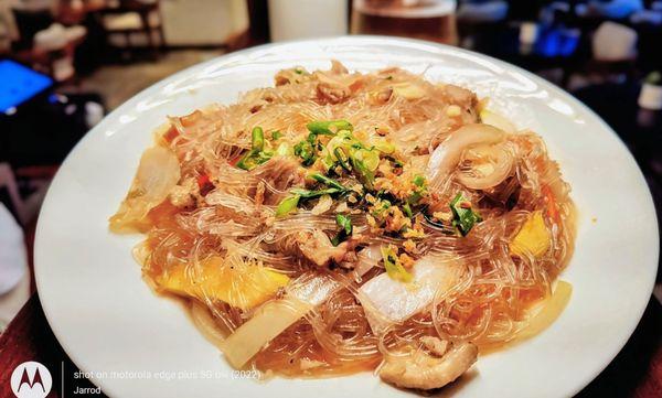 Pasta Made-to-Order | Asian Noodles w/ Chicken + Vegetables | Longboard Club Evening Service | Pasta On-Rotation, Selection May Vary