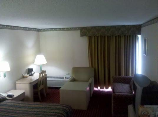 Can someone tell me if that's supposed to be a coffeetable? It's near 3 feet high!