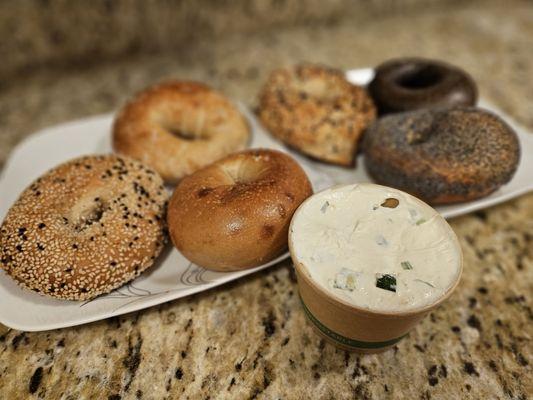 salt, everything, pumpernickel, poppyseed, plain, sesame (top left gong clockwise) & scallion cream cheese