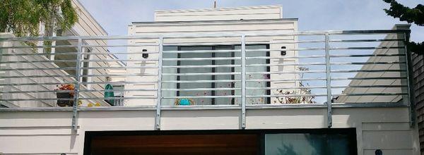 Custom guard rail for upper deck of home