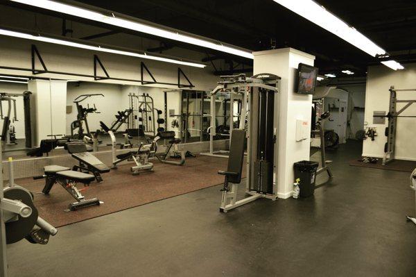 Singler Fitness has all the training options here at Fit Club SF by Ocean Beach.