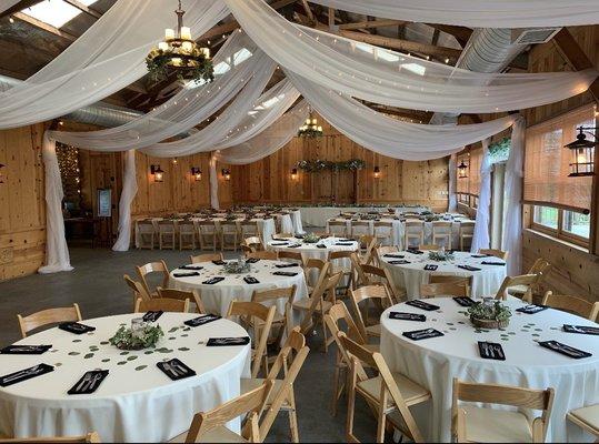 Guest tables, decorated by Roca Ridge Events and rented table linens.