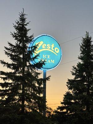 Zesto sign