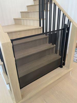 Retractable gate with custom mounting