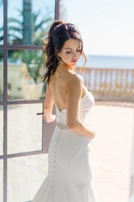 Our beautiful bride and holistic nutritionist/ influencer @lainiecooks trusted Lavish Tan to give her a light, natural glow for her big day!