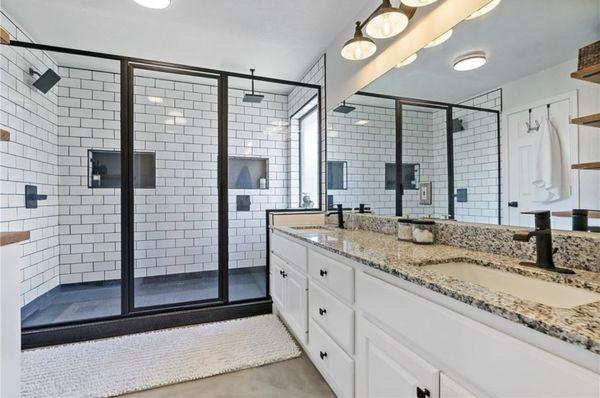 Pine Knot Construction