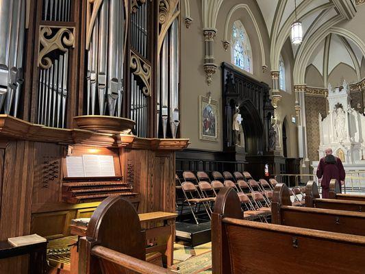 1 of 2 beautiful organs, used as part of a strong music ministry with several choirs depending on the mass.