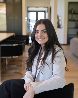 Bianca Basilone - Realty ONE Group Landmark