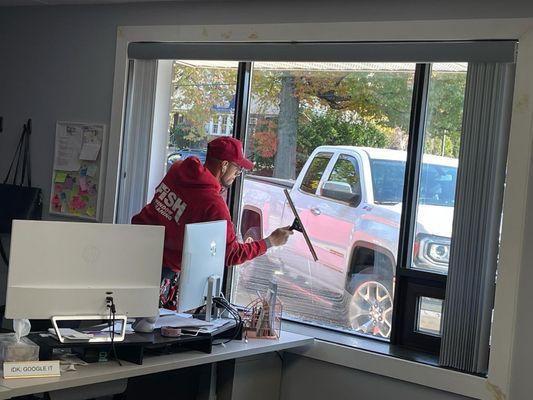 Fish Window Cleaning