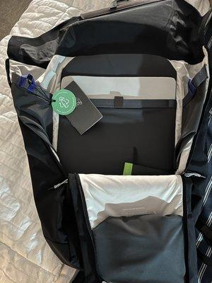 Inside Bellroy Apex Raven