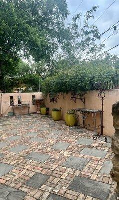 The Inn At Jennifer's Gardens