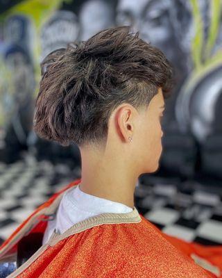 Krispydabarber gets all the high school students right for any occasion from senior pics to prom to graduation check him out!!