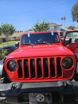 Windshield replacement in Long Beach, CA.
#pioneerautoglass #windshieldreplacement #jeep #mopar