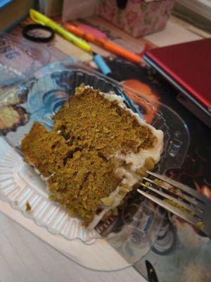 Carrot cake with walnuts