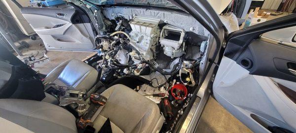 Replacing evpaorator and heater cores. Lexus vehicle.
Leaks freon from evaporator.