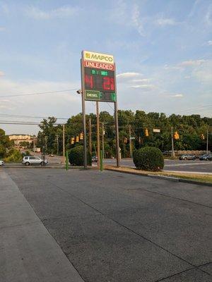 Sign. The numbers don't display well. It's 4.32 a gallon.