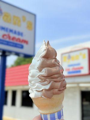 Vanilla Chocolate soft serve twist