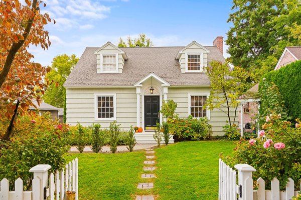 Cute Yakima home in the desirable Barge Chestnut neighborhood!