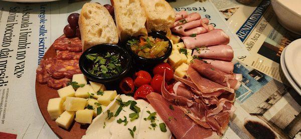 Tony Rigatoni's Italian Kitchen