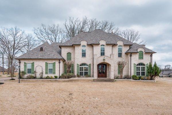 5606 Liles Lane, Olive Branch, MS Listed by Jaime Ross Coldwell Banker 901.283.7083 662.548.2000