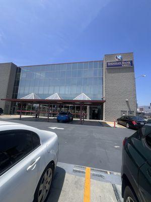 2025.06.11 back of bank building entrance and parking