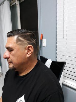 Ace of Fades Barbershop trabajo profeciinal el corte y estilo que pido lo recomiendo.