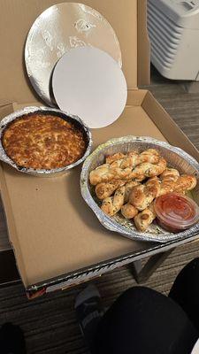 Angel hair marinara and breadsticks.