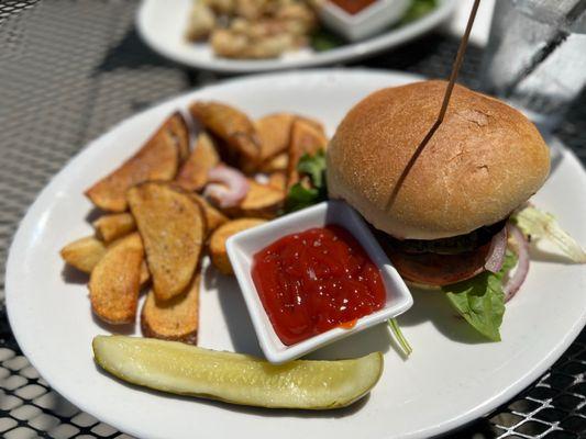 Portobello burger with potato wedges