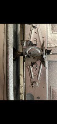 Time to correct this problem before your garage stops working for you. Metro Garage Service can assist you.
Give us a call at 817-239-7597.