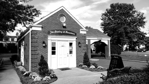 COME ON IN (former bank teller bldg. near Sal's Pizza).