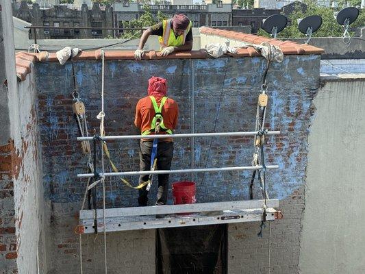 Parapet wall mesh stucco