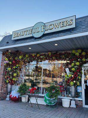 BEAUTIFUL FLOWERS
GLEN COVE AVE, GLEN HEAD.
BUSINESS PHONE
#516-801-3937