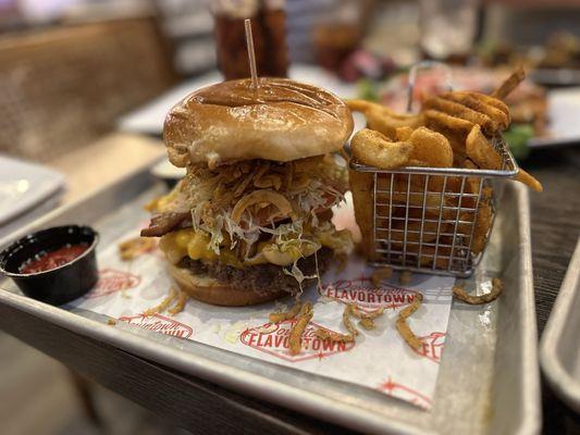 Bacon Macaroni BBQ Burger