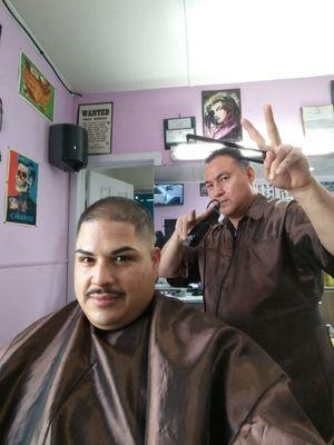 NECESITABA UN CORTE ORIGINAL Y GAVINO IS ALWAYS READY FOR ME LO LLAMO Y ME DICE BENITE VOZ TE ESPERO GRACIAS AMIGO.