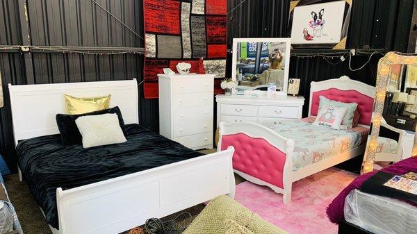 White 4pc Queen size bedroom set