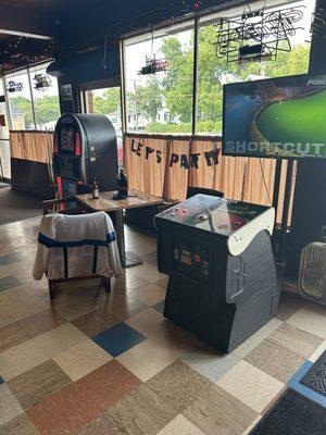 Jukebox and games to play inside