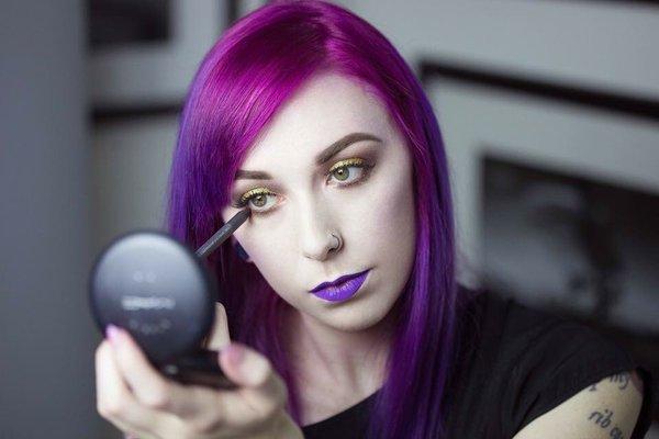 Killer Queen Artistry creator, Larea Guido rocking the brands colors.