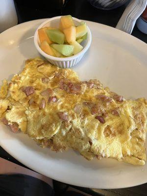 Ham and American cheese omelette off the grill with fruit, made to order and I wasn't disappointed.