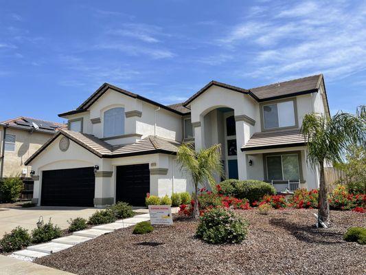 This House came out to be a beauty. For sure best colors in the neighborhood. Clean Simply Elegant.