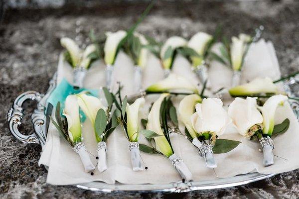 Corsages and Boutonnieres for Weddings, High School Dances, Black Tie and other formal events.