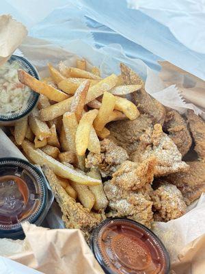 The food is always delicious and fresh!!!! Always! and the employees are always friendly.. we love this Harold's