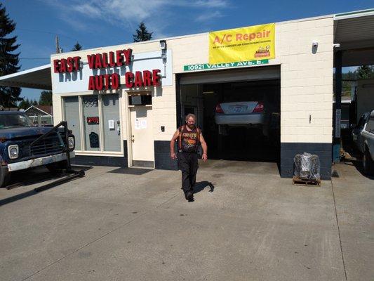 BO HARD AT WORK, DOING WHAT HE LOVES TO DO..!