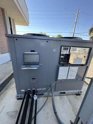 Commercial air conditioning service, repair and installation.