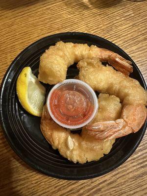 3 jumbo shrimp with cocktail sauce