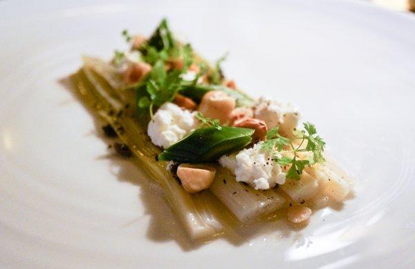 Poireaux leeks, goat cheese, hazelnuts, truffle vinaigrette