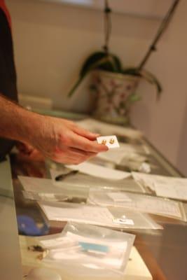 A case covered with newly received pearls is a wonderland.