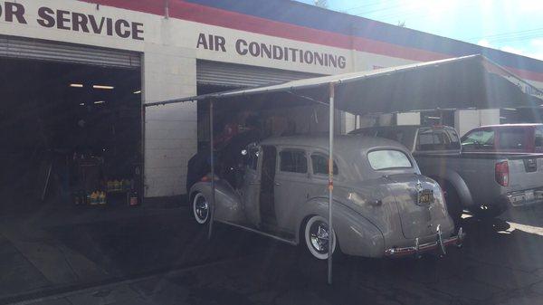 Picture of my car getting dropped off and immediately hood was opened to inspect my problem.