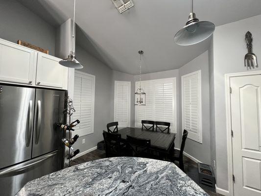 Wood shutter for kitchen in Oro Valley Arizona. Options inlcude: color pure white, standard tilt bar, Split in the middle, 3 1/2" louver.