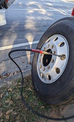 24Hour Semi-Truck & Trailer Tires Roadside Service Assistance