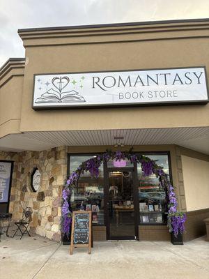 The outside of Romantasy Bookstore has in Turnersville